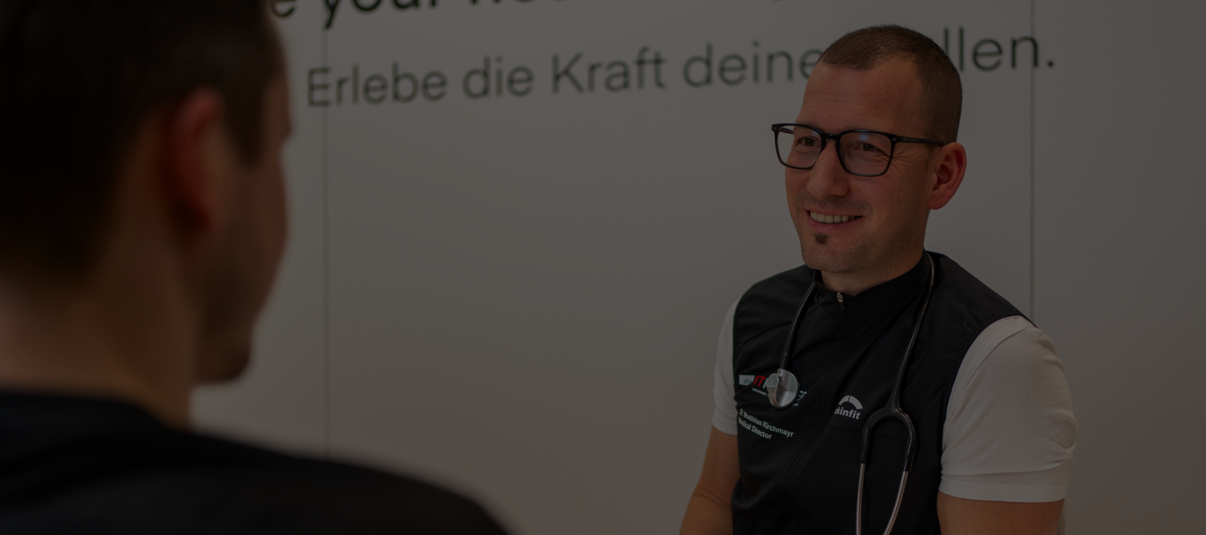 Foto von einer Kundenberatung mit Dr. Kirchmayr