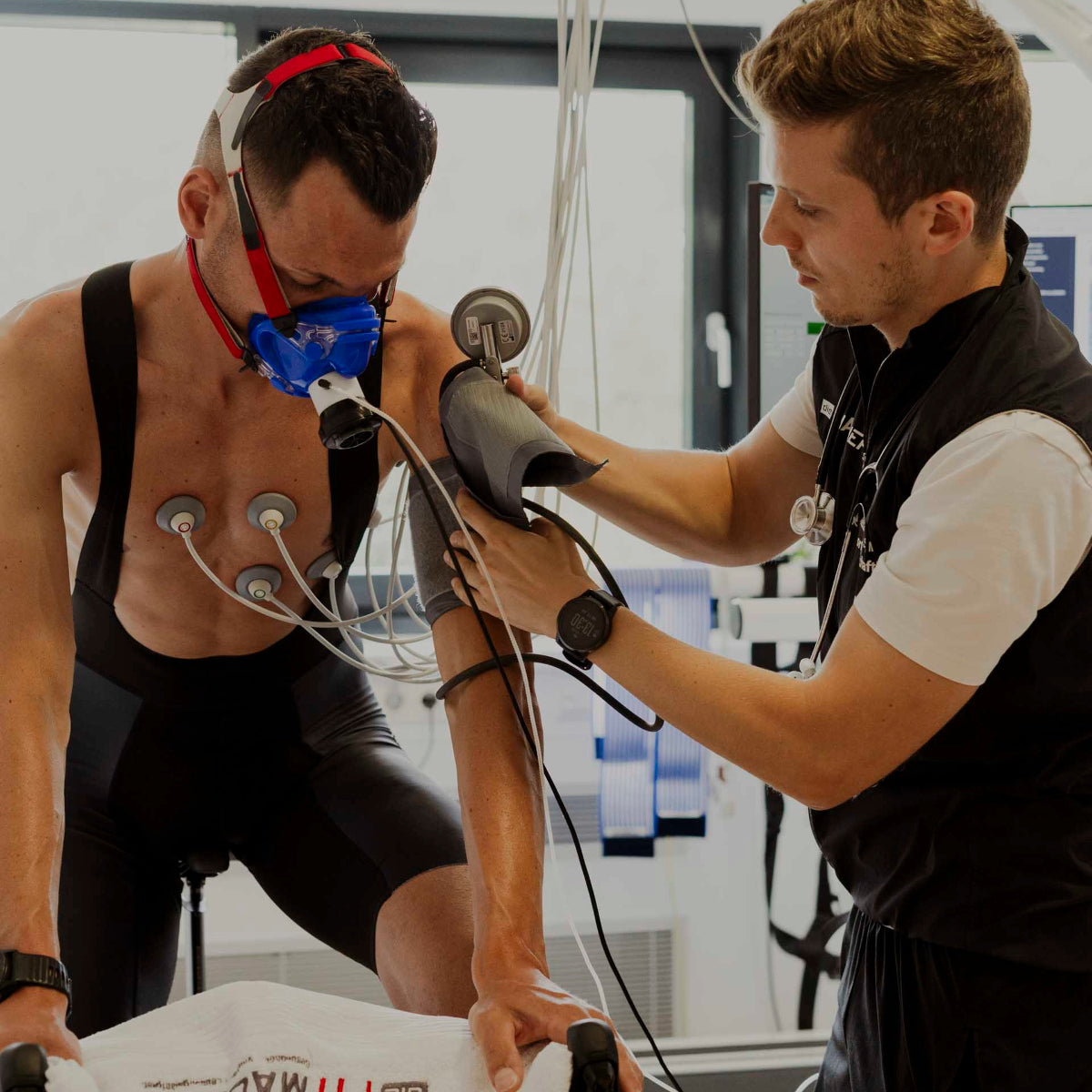 Alexander Huber und David Geisbauer bei der Spiroergometrie