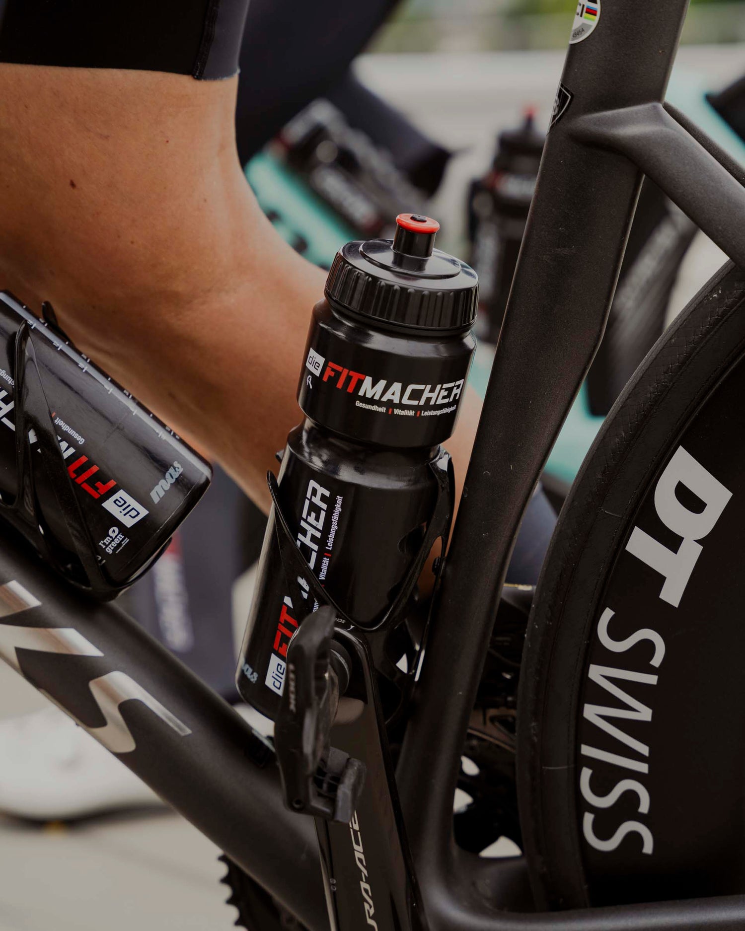 dieFitmacher Trinkflasche in einem Flaschenhalter von einem Rennrad