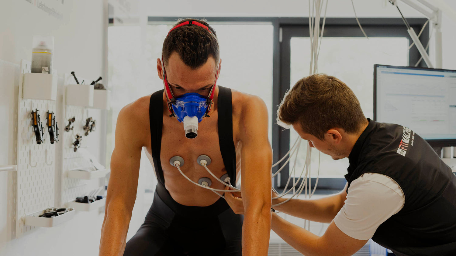 Alexander Huber und Kunde bei Spiroergometrie