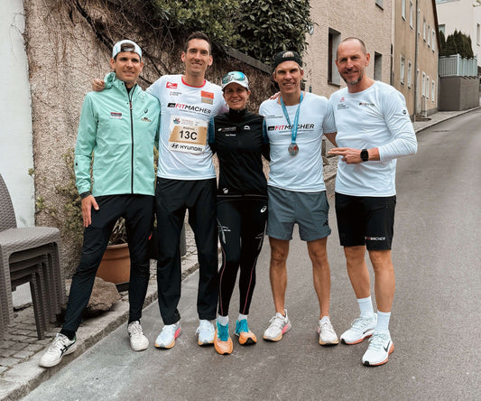 Teamfoto der dieFITMACHER-Marathon-Staffel mit Co-Founder & CEO Michael Stadlmann