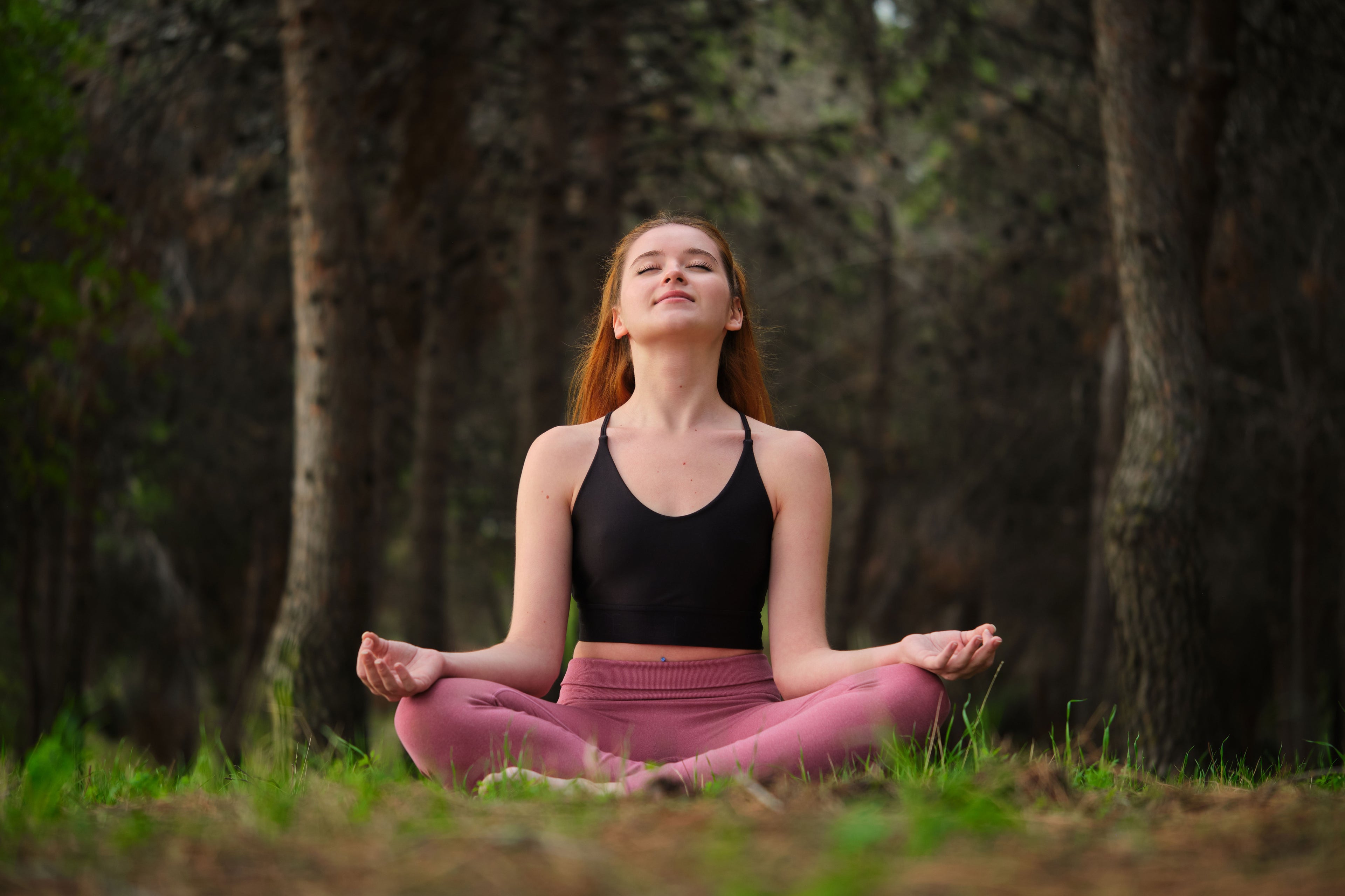 Frau bei Meditation